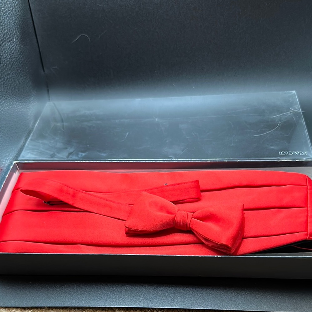 A cummerbund and matching tie set Vibrant Red Silk for Formal Occasions
